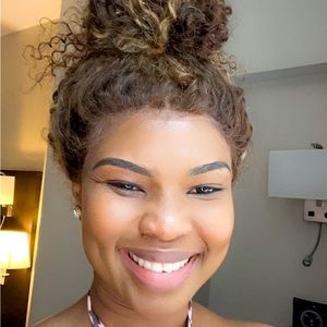 Meet your Posher, Anne Antoine